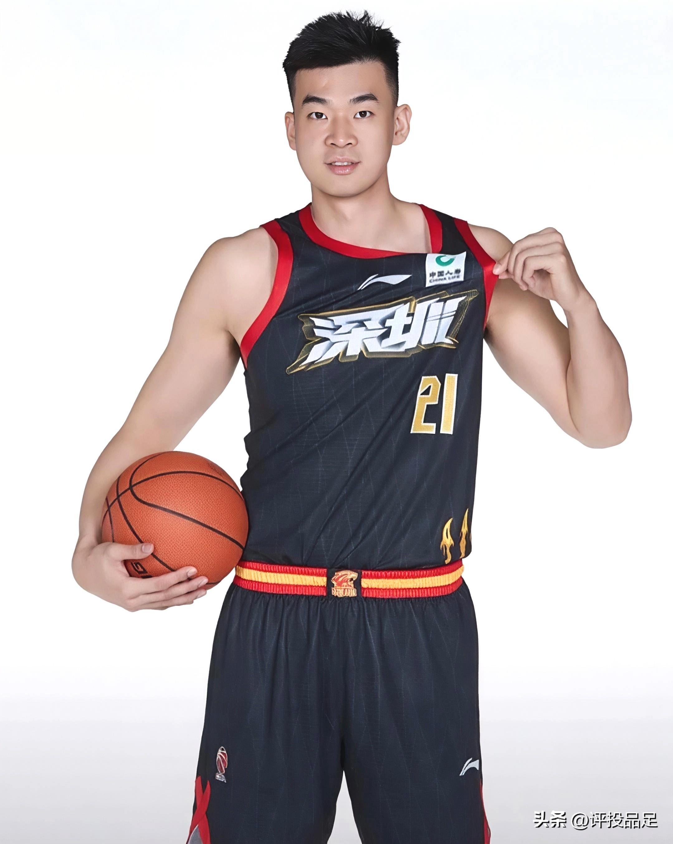 LOL官网登录入口-国际比赛日广东宏远调整名单以备CBA季后赛；更衣室发声环节打磨；话题不断；阵容厚度经受考验的简单介绍